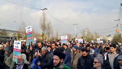 هزاران نفر در تهران به مناسبت شهادت سردار سلیمانی تظاهرات کردند