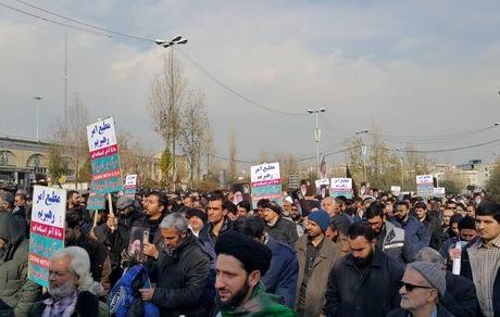 هزاران نفر در تهران به مناسبت شهادت سردار سلیمانی تظاهرات کردند