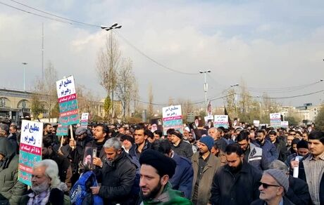 هزاران نفر در تهران به مناسبت شهادت سردار سلیمانی تظاهرات کردند