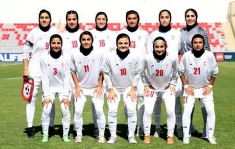 سرمربی تیم ملی بانوان: مجری تلویزیون فضا را علیه ما کرد / بابت نتایج عذرخواهی می‌کنیم