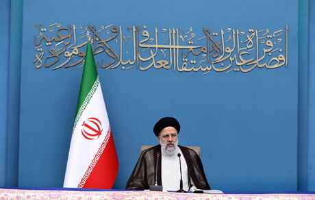 اتخاذ تدابیر لازم برای گسترش پوشش بیمه‌ای اقلام دارویی و کاهش هزینه دارو در سبد خانوار/ قدردانی از پرستاران در صیانت از جان مردم بویژه در ایام شیوع کرونا