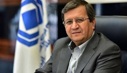 واکنش همتی به فروپاشی اقتصادی: جوجه را آخر پاییز می‌شمارند
