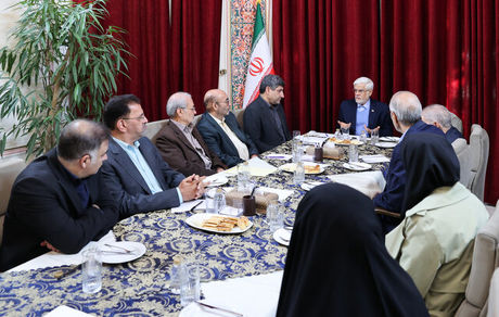 خودسوزی یک جوان یا خودکشی یک روزنامه‌نگار، نشانه بحرانی اجتماعی است