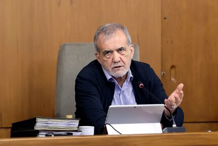 رئیس جمهور در دیدار با رهبری: لایحه بودجه سال آینده راه برون رفت از مشکلات اقتصادی کشور