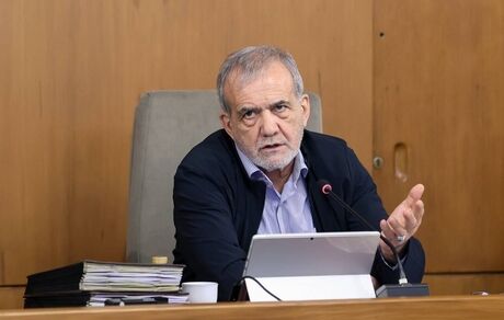 رئیس جمهور در دیدار با رهبری: لایحه بودجه سال آینده راه برون رفت از مشکلات اقتصادی کشور