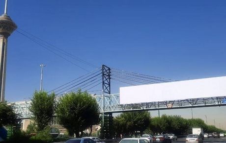 تابلوهای تبلیغاتی با عکس علی کریمی جمع آوری شدند!
