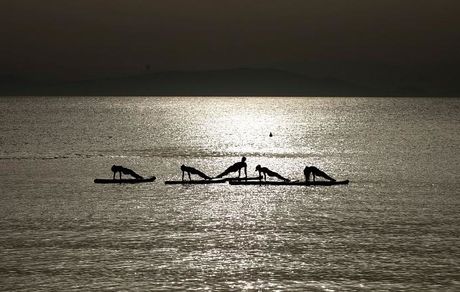 دولت یونان به جوانانی که واکسن بزنند هدیه نقدی می‌دهد