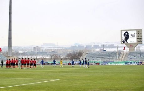 لیگ برتر فوتبال: استقلال در هوای سرد تبریز مقابل تراکتور یخ زد