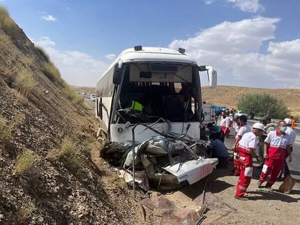 حادثه برای زائرین اربعین در جاده مرز مهران / ۴۳ نفر مصدوم شدند