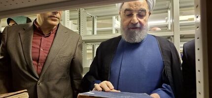 حسن روحانی، ۲۵ هزار نسخه کتاب را به کتابخانه ملی اهدا کرد