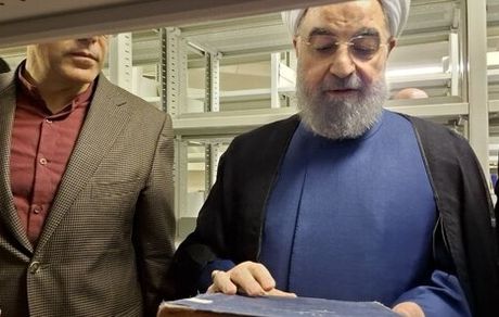 حسن روحانی، ۲۵ هزار نسخه کتاب را به کتابخانه ملی اهدا کرد
