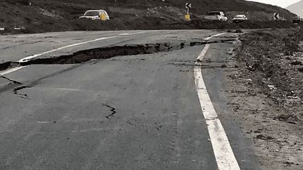 رانش زمین، بخشی از جاده خلخال به اسالم را تخریب کرد
