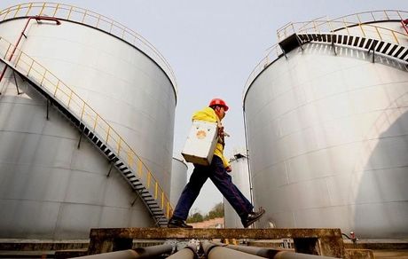 ادعای رویترز: چین خرید نفت از ایران را کاهش داد
