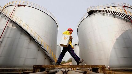 ادعای رویترز: چین خرید نفت از ایران را کاهش داد