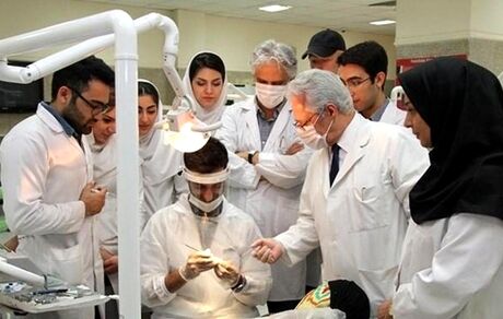 تعدیل حقوق اعضای هیئت علمی دانشگاه های علوم پزشکی در تقابل با نخبه پروری و حفظ نخبگان است