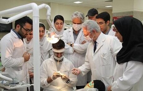 تعدیل حقوق اعضای هیئت علمی دانشگاه های علوم پزشکی در تقابل با نخبه پروری و حفظ نخبگان است