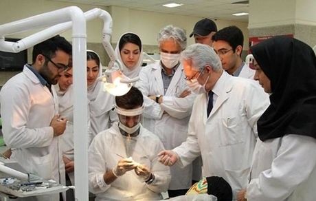 تعدیل حقوق اعضای هیئت علمی دانشگاه های علوم پزشکی در تقابل با نخبه پروری و حفظ نخبگان است