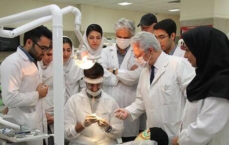 تعدیل حقوق اعضای هیئت علمی دانشگاه های علوم پزشکی در تقابل با نخبه پروری و حفظ نخبگان است