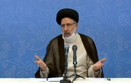 رئیسی: باید راه را برای قانون‌مداران باز و برای متخلفین سد کنید