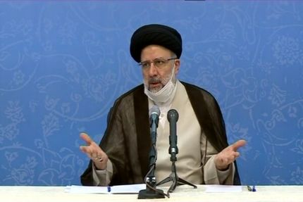 رئیسی: باید راه را برای قانون‌مداران باز و برای متخلفین سد کنید
