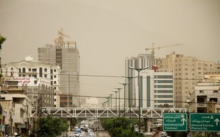 وزش تندباد با سرعت ۸۰ کیلومتر بر ساعت در تهران