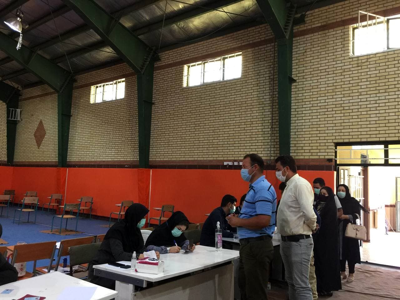 تصاویری از حضور پرشور در صف‌های رای‌گیری انتخابات ۱۴۰۰ / بخش اول