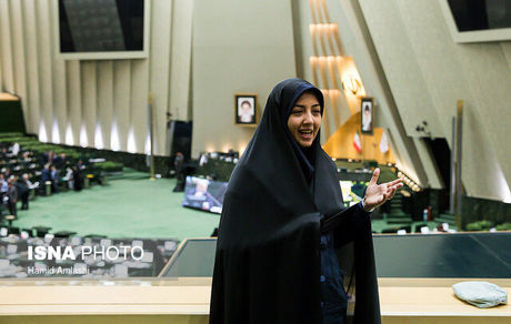 
سعیدی: حذف سرویس‌های خدمات ارزش افروزده به اقتصاد کشور آسیب می‌زند
