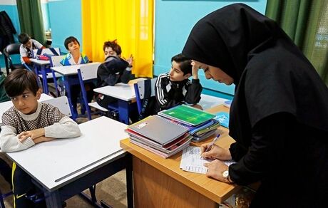 فوق‌العاده رتبه‌بندی معلمان بازنشسته پرداخت می‌شود