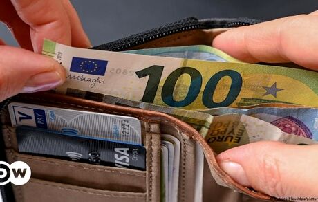 پایین ترین ارزش یورو مقابل دلار در ۲۰ سال اخیر ثبت شد