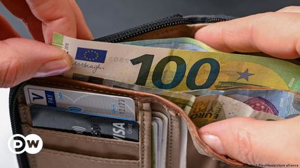 پایین ترین ارزش یورو مقابل دلار در ۲۰ سال اخیر ثبت شد
