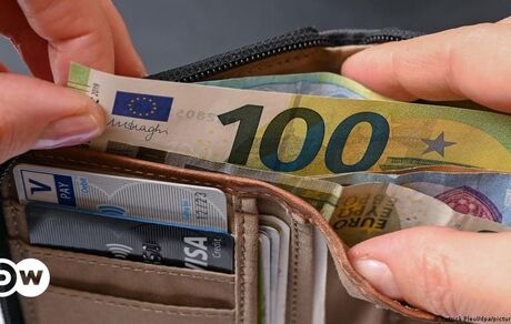 پایین ترین ارزش یورو مقابل دلار در ۲۰ سال اخیر ثبت شد