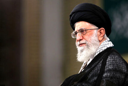 حضرت آیت‌الله خامنه‌ای: باید حضور فسادبرانگیز آمریکا در منطقه تمام شود