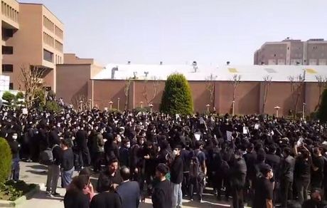 ارسال پیامک‌هایی برای برخی دانشجویان شرکت‌کننده در تجمعات روزهای اخیر دو دانشگاه مهم تهران