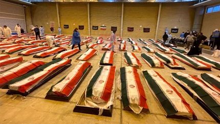 دعوت مردم همیشه در صحنه برای شرکت در مراسم تشییع پیکر ۸۴ شهید غریب ناوشکن دنا