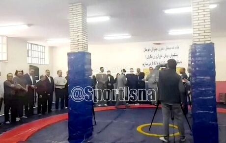 سالن عجیب کشتی با دو ستون در وسط افتتاح شد / رییس هیات کشتی لرستان: هماهنگی نشده است