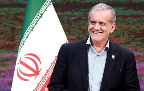رئیس جمهور از بوشهری‌ها تشکر داد و وعده تکمیل راه آهن بوشهر را داد
