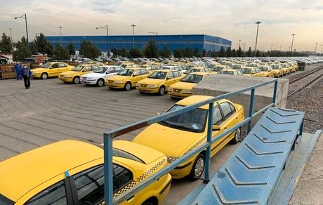 سوار کردن ۴ مسافر و اخذ کرایه ۳ مسافر تخلف است/رانندگان تاکسی متخلف را معرفی کنید