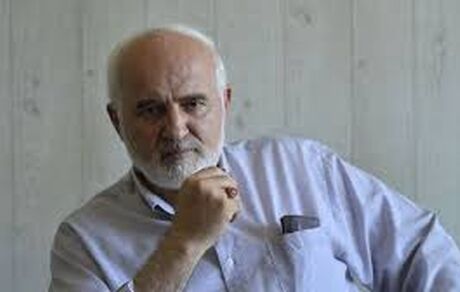 احمد توکلی خطاب به مجلس: از مردم بابت تحویل 350 خودروی لوکس به نمایندگان عذرخواهی کنید