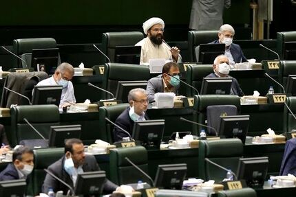 نامه نمایندگان مجلس به رئیس جمهور در تاکید بر ابقای معاونت پارلمانی وزارتخانه‌ها 