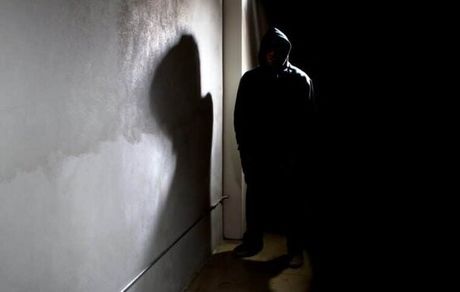 پسر جوانی در تهران، مادرش را کشت و جسدش را آتش زد!