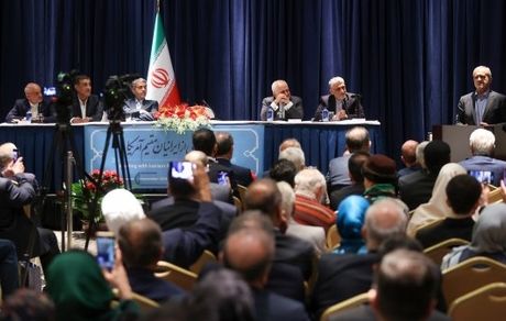 تلاش خواهیم کرد بر پایه صداقت از کمک همه نخبگان و افراد توانمند در مسیر ساختن ایران یاری بگیریم