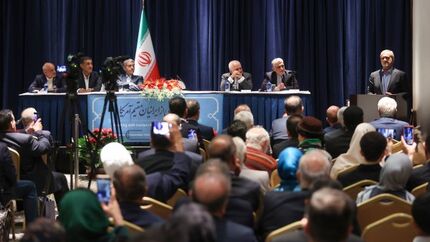 تلاش خواهیم کرد بر پایه صداقت از کمک همه نخبگان و افراد توانمند در مسیر ساختن ایران یاری بگیریم