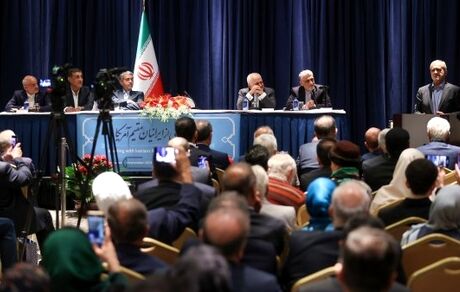 تلاش خواهیم کرد بر پایه صداقت از کمک همه نخبگان و افراد توانمند در مسیر ساختن ایران یاری بگیریم