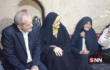 دیدار رئیس جمهور با مردم روستای محل خدمت خود در استان سیستان و بلوچستان