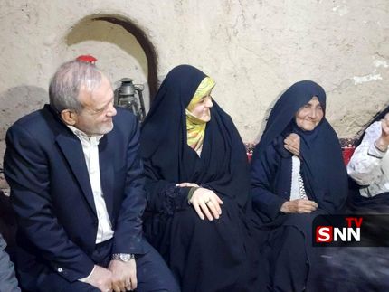 دیدار رئیس جمهور با مردم روستای محل خدمت خود در استان سیستان و بلوچستان