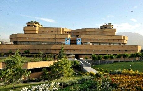 تالارهای مطالعه کتابخانه ملی ایران تعطیل نیست
