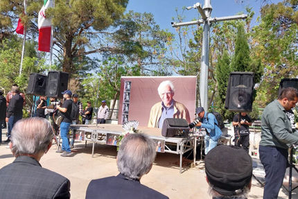تشییع پیکر کیومرث پوراحمد برگزار شد