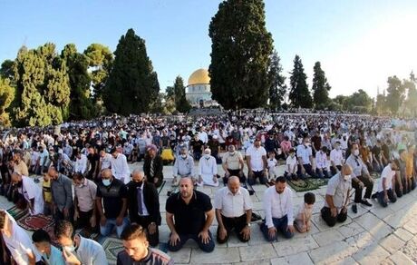 اقامه نماز عید فطر در مسجدالاقصی با حضور بیش از ۱۰۰ هزار فلسطینی