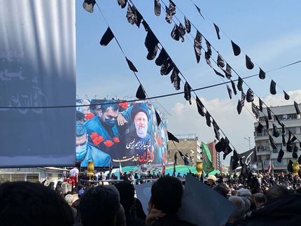 تهرانی‌ها با «رئیس‌جمهور مُغتنم» و همراهان شهیدش وداع کردند + تصاویر