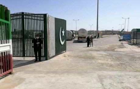 محدودیت پذیرش کامیون‌های صادراتی ایرانی در گمرک مرز خروجی میرجاوه بدلیل اعتصابات